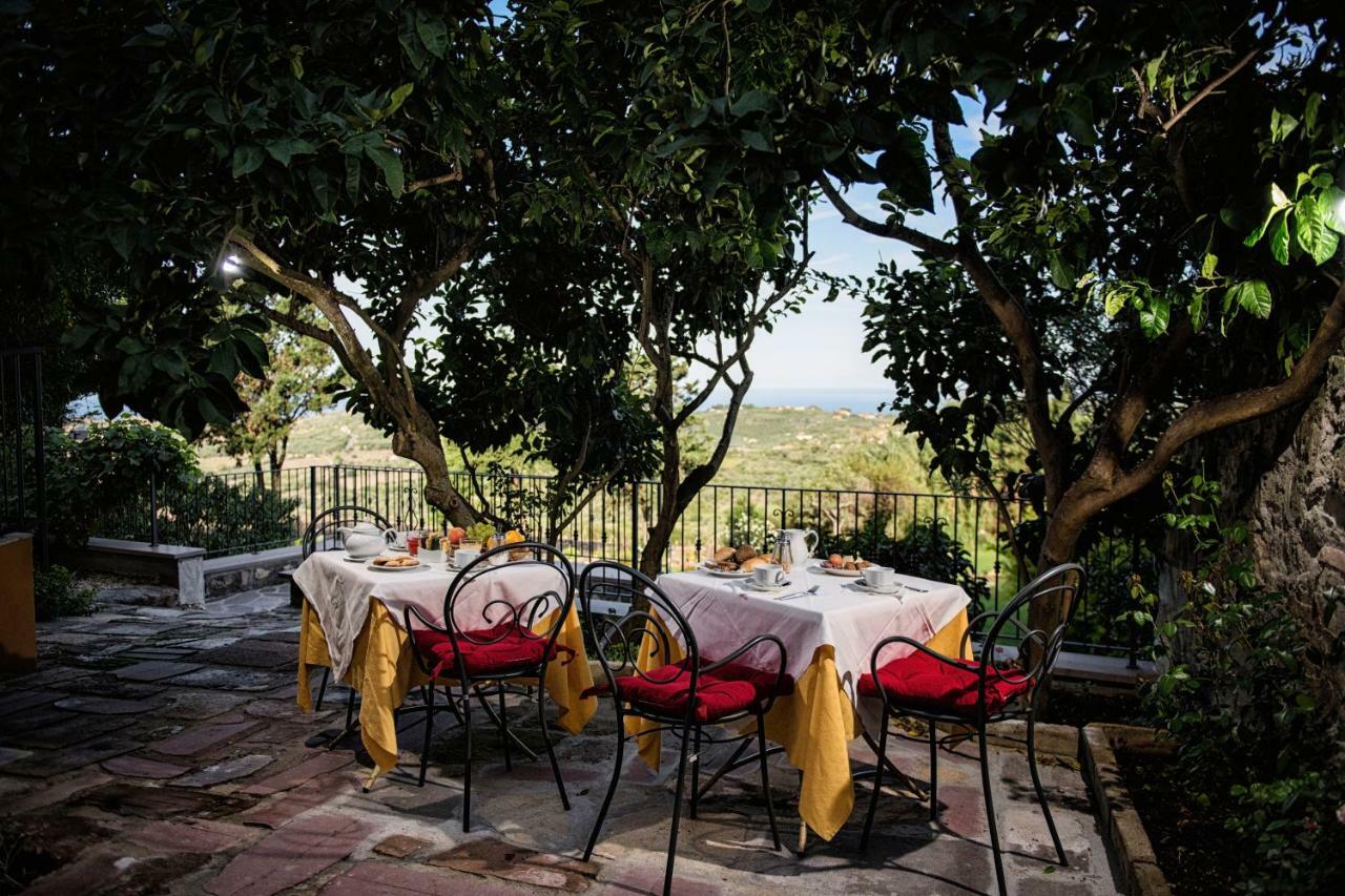 Hotel Villa Gli Asfodeli Tresnuraghes Екстериор снимка